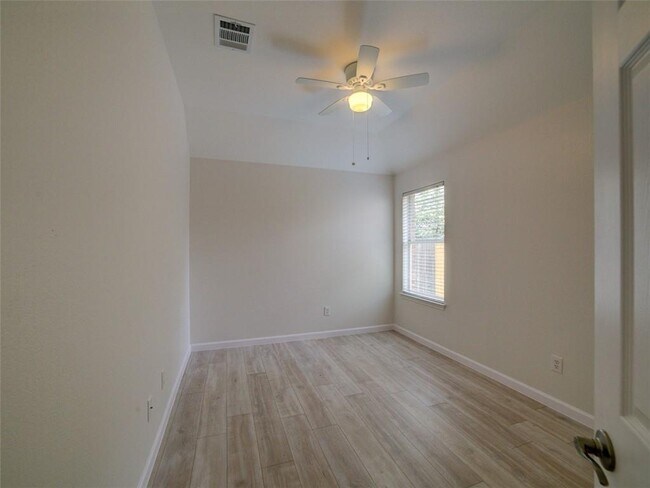 Building Photo - 1016 Zeus Cir