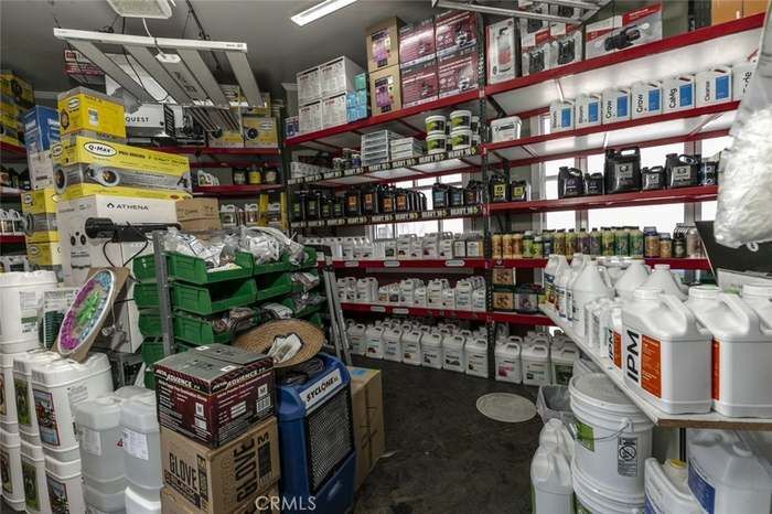 Building Photo - 10615 San Fernando Rd