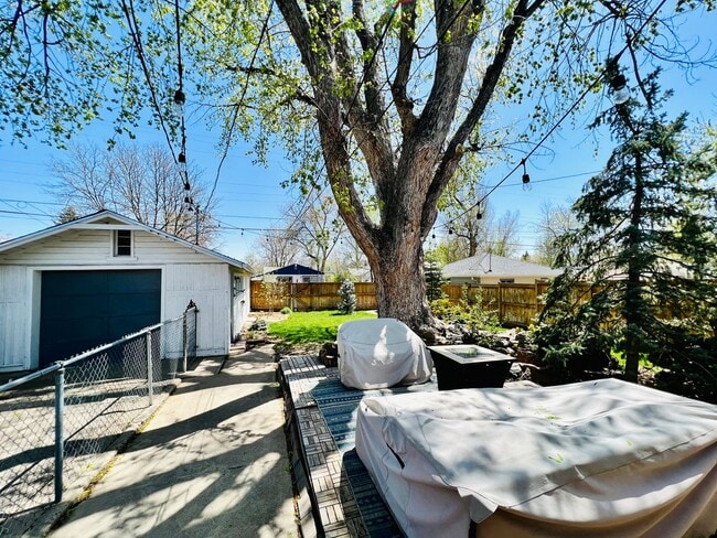 Building Photo - $0 DEPOSIT OPTION, CHARMING 3 BED 2 BATH TRADITIONAL BRICK HOME!! HUGE YARD, DETACHED GARAGE, COM...