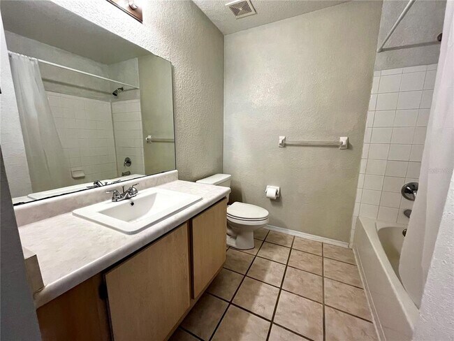 Building Photo - 14037 Fairway Island Dr