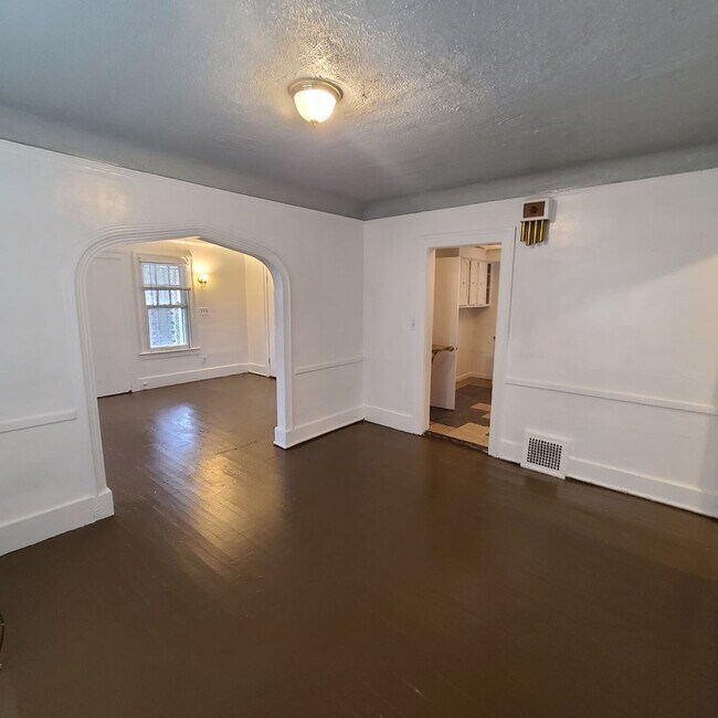 Building Photo - 2549 Highland St