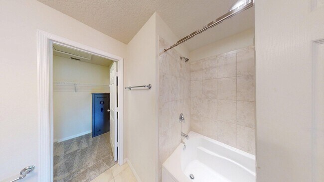 Building Photo - 3 BR 2.5 BA   TOWNHOME  - Bayberry Subdivi...