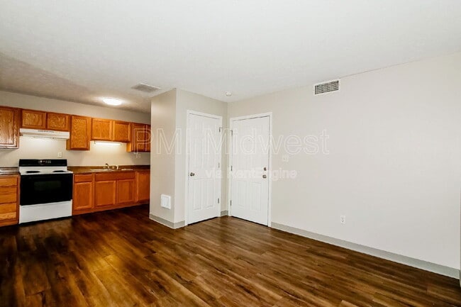 Building Photo - 1702 W Michigan St