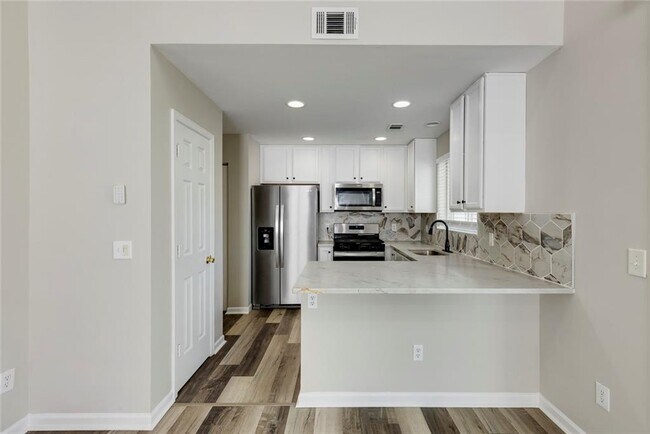 Building Photo - 283 Hiawassee Dr