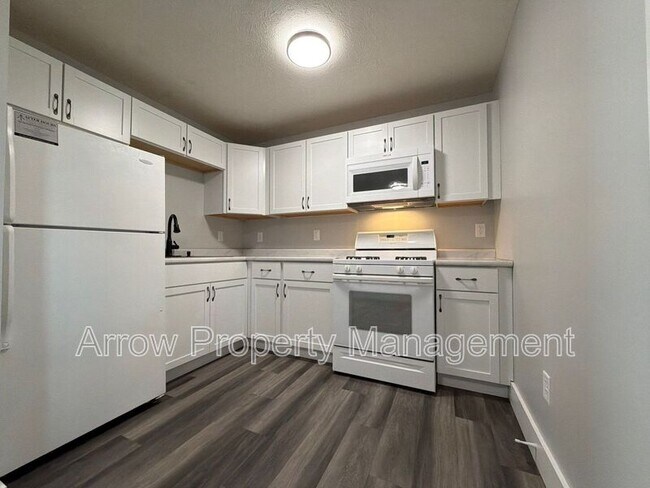 Building Photo - 877 N 26th St