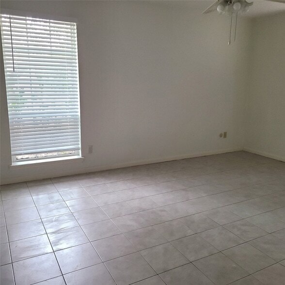 Building Photo - 1006 Walnut Bend Ln