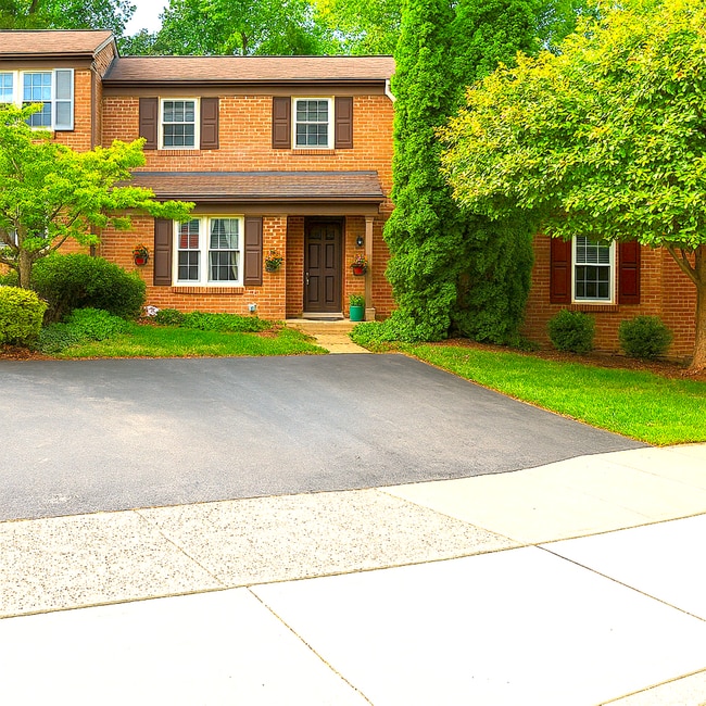 Primary Photo - Beautiful updated 3-bedroom 1.5 bath townh...