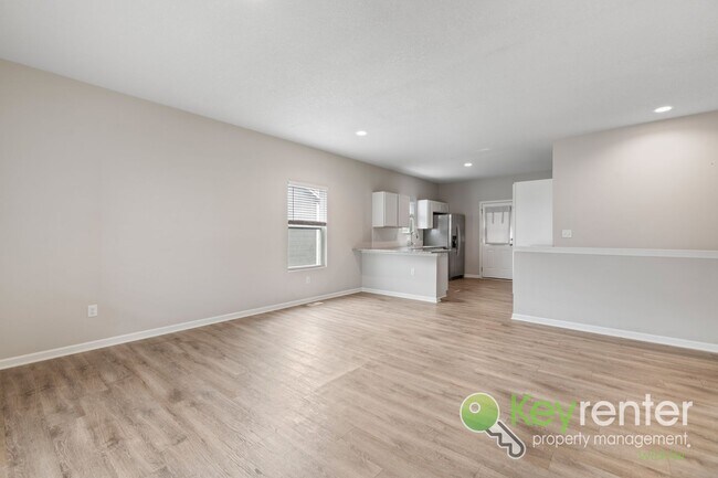 Building Photo - 5 Bedroom 3 Bath Home close to schools and shopping!