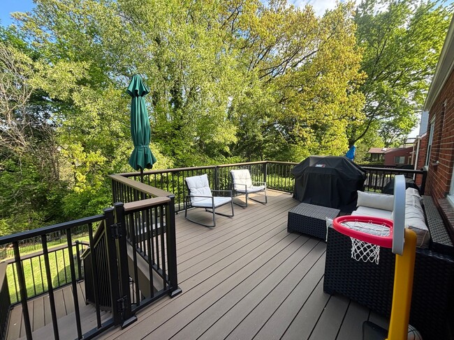 Building Photo - Beautiful 4 Bedroom Home In Mt. Lebanon!