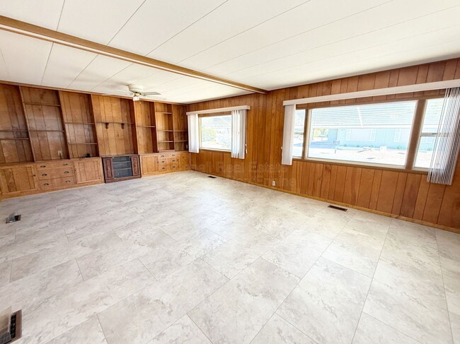 Building Photo - 10675 N Kilimanjaro Ave