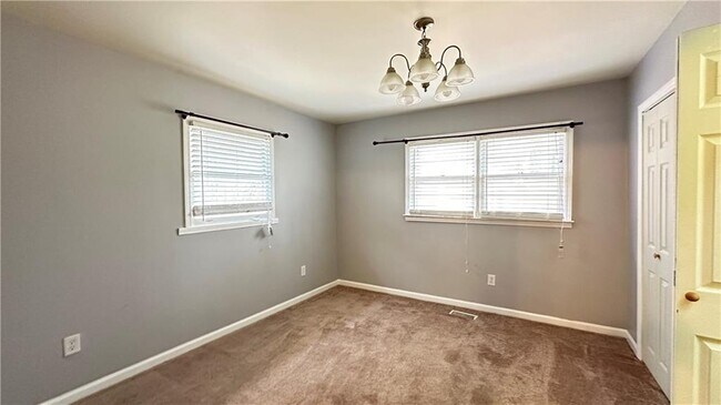 Building Photo - 364 Navarre Dr