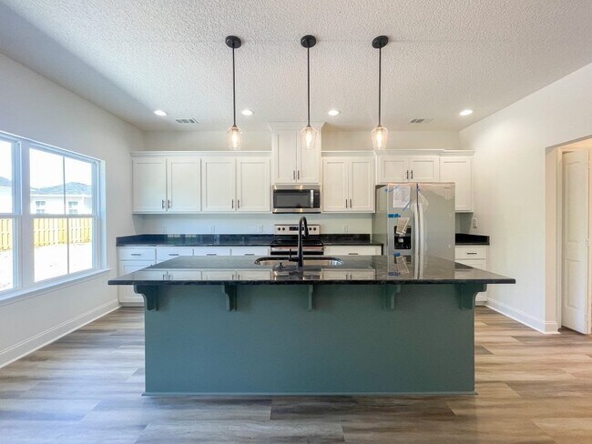 Building Photo - 549 Meloney Dr