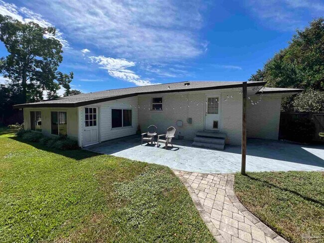 Building Photo - 320 Gamarra Rd