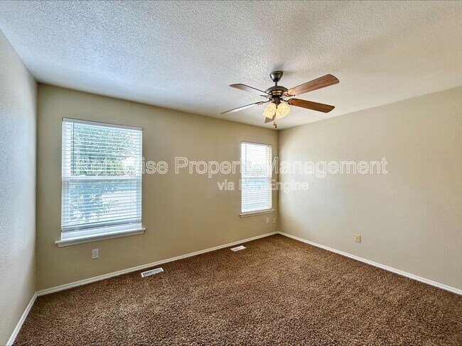 Building Photo - 1447 Kesler Dr W