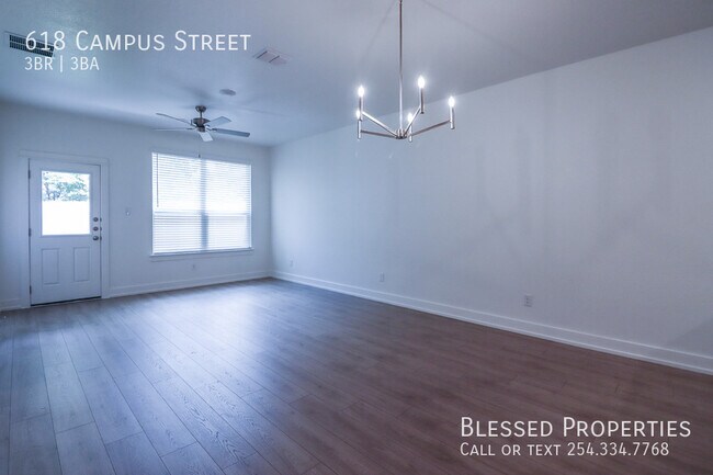 Building Photo - 618 Campus St