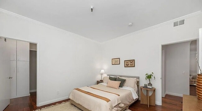 Building Photo - "Charming 1-Bedroom Retreat in the Heart of Encino – A Perfect Place to Call Home!"