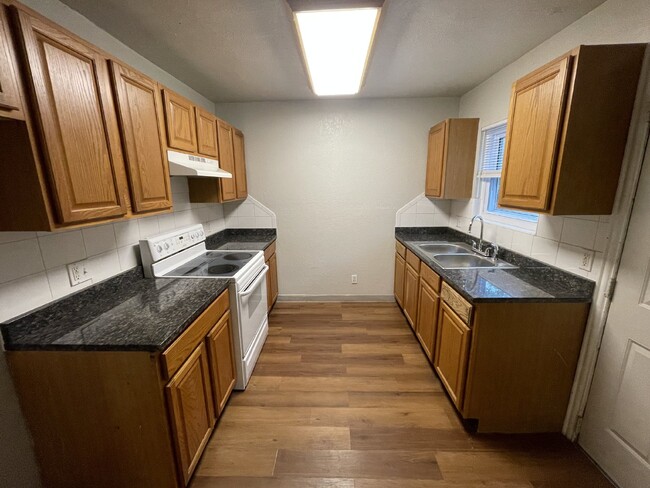 Building Photo - 2 Bed, 1 Bath Home