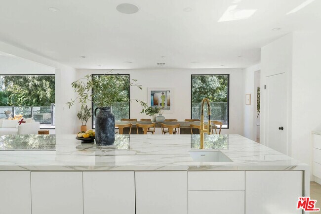 Building Photo - 2600 Zorada Dr