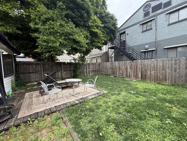 Building Photo - 295 E Whittier St