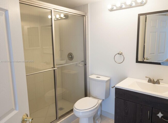Building Photo - 3600 Mystic Pointe Dr