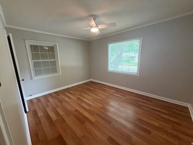 Building Photo - Nice Home In the U of M Area