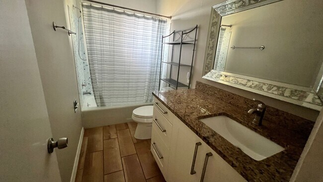 Building Photo - Waterfront, 2 bed 2 bath with boat dock an...