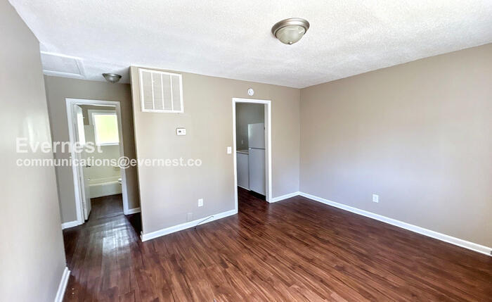 Building Photo - 1850 17th Ct N