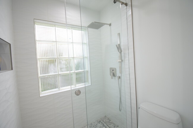Building Photo - 11071 Baybreeze Way