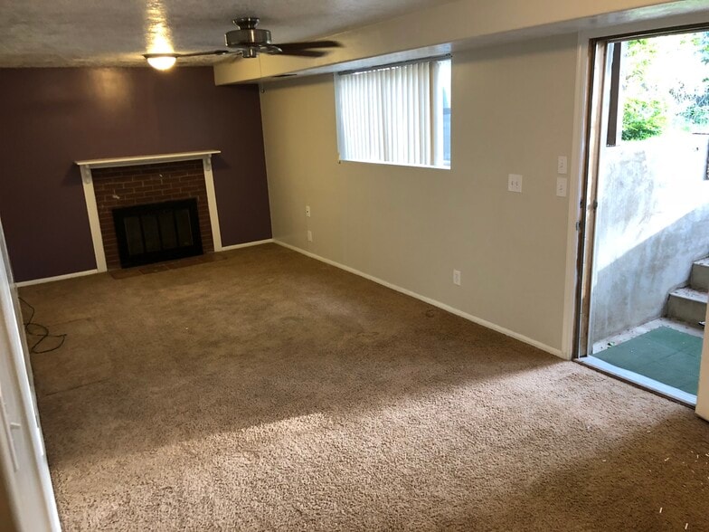 Building Photo - 7928 S DA VINCI DR