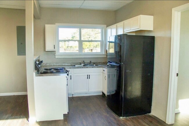 Building Photo - 200 PR-4350