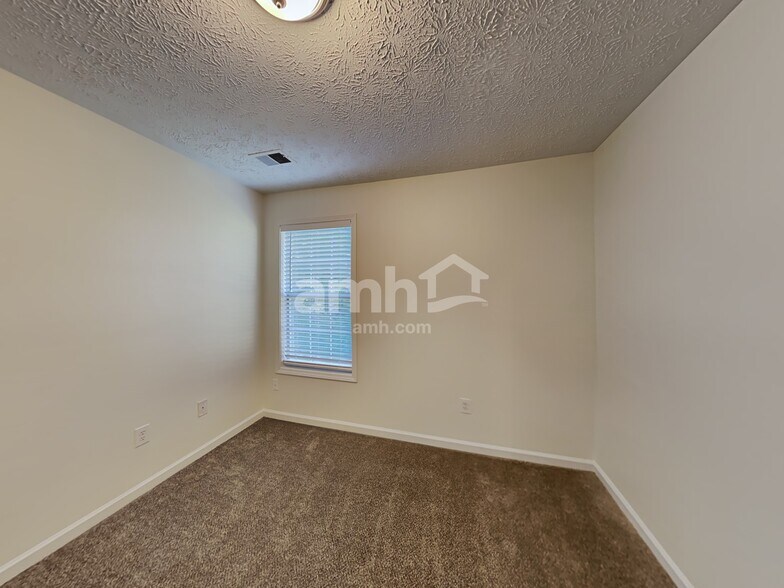 Building Photo - 149 Waters Edge Dr