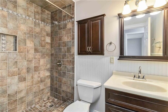 Building Photo - 3230 Cedar Bluff Dr NE