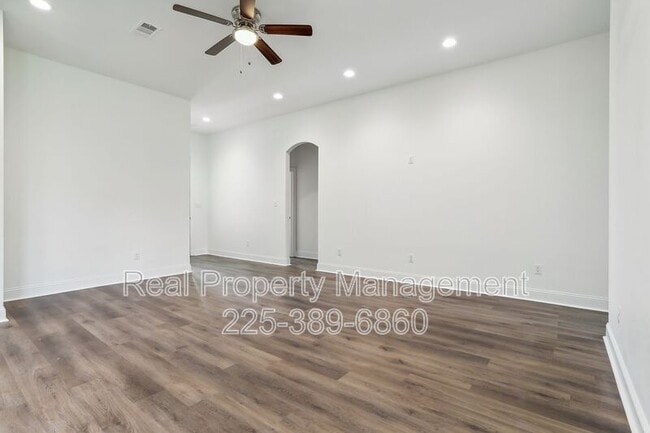 Building Photo - 7744 Cedar Trail Dr