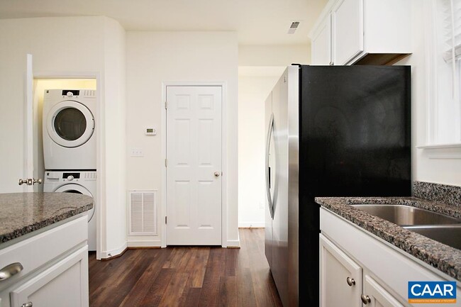 Building Photo - 609 Mornington Ln