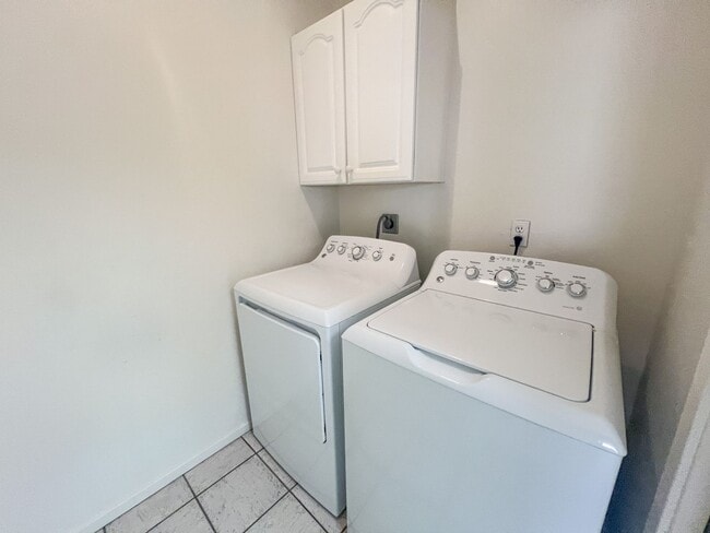 Building Photo - TOWNHOME - COTTONWOOD - Cottonwood Square Commons