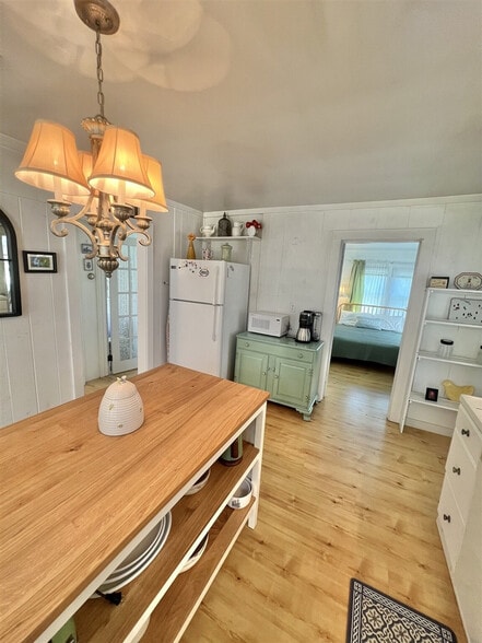 Building Photo - 28 W Shore Rd