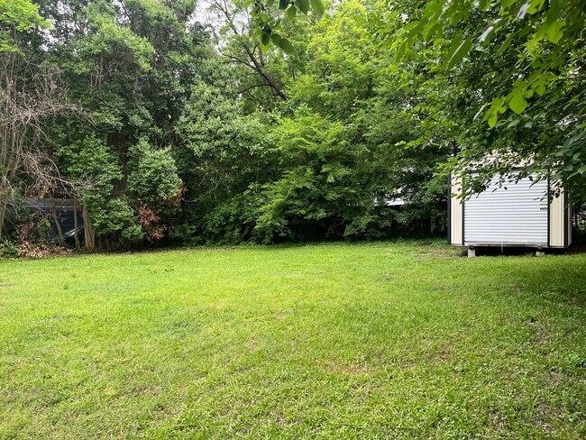 Building Photo - Beautiful Ranch Home In Central Raleigh, A...