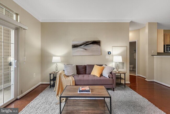 Building Photo - 2465 Army Navy Dr