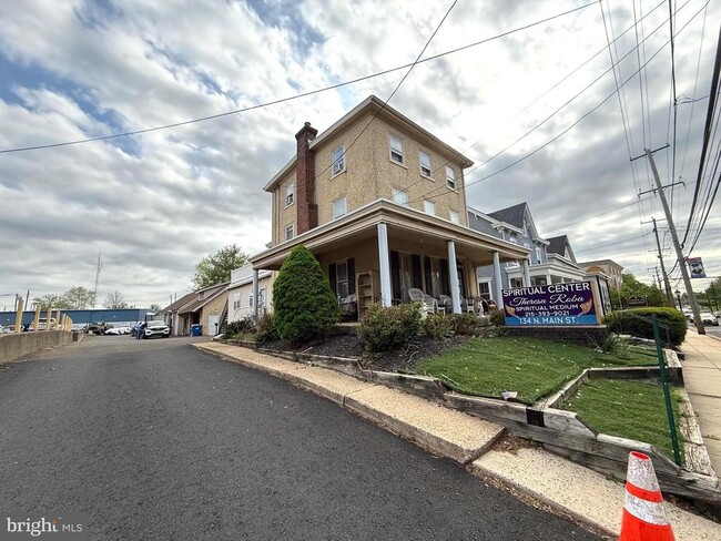 Primary Photo - 134 N Main St