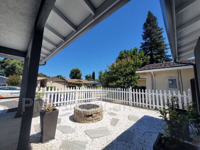 Building Photo - 9275 Defiance Cir
