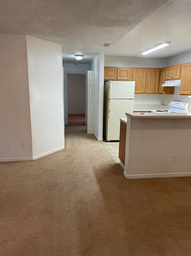 Building Photo - 6052 Westgate Dr