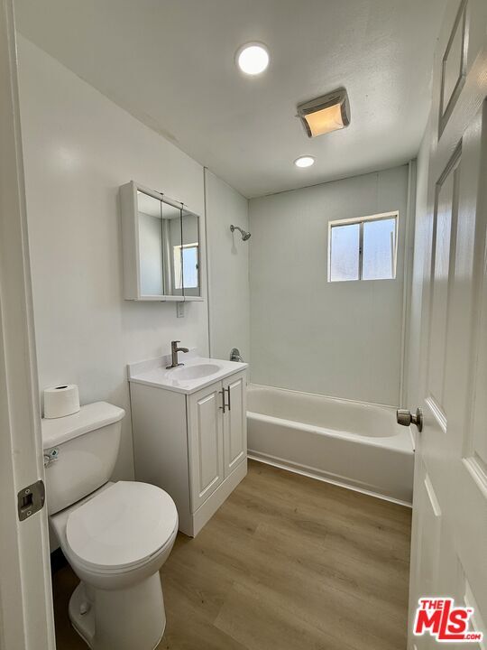Building Photo - 3128 1st St