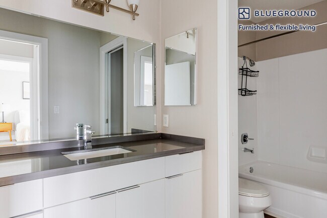 Building Photo - 644 Edgewater Blvd