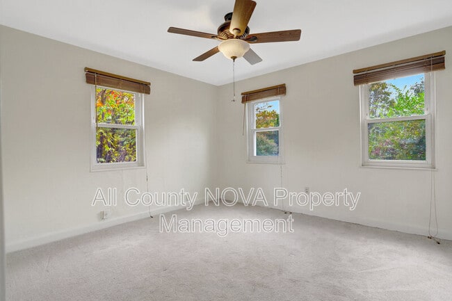 Building Photo - 2238 Farrington Ave