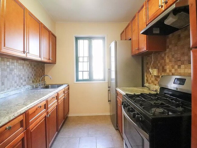 Building Photo - 5 Metropolitan Oval