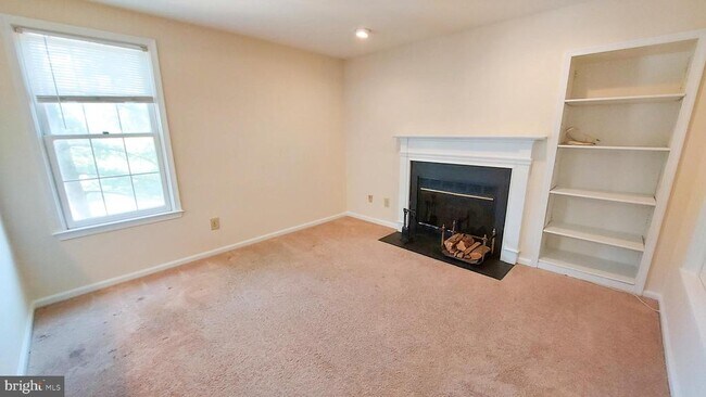 Building Photo - 10712 Kings Riding Way