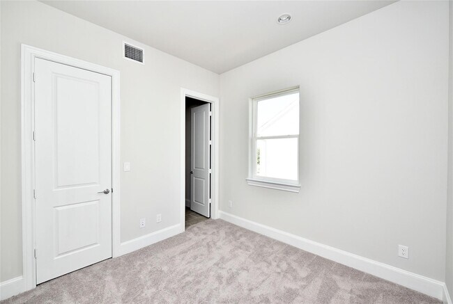 Building Photo - 706 Cage St