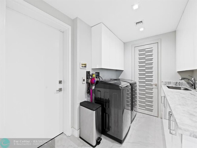Building Photo - 1460 S Ocean Blvd