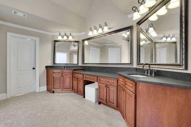 Building Photo - 1225 Mcminn Way