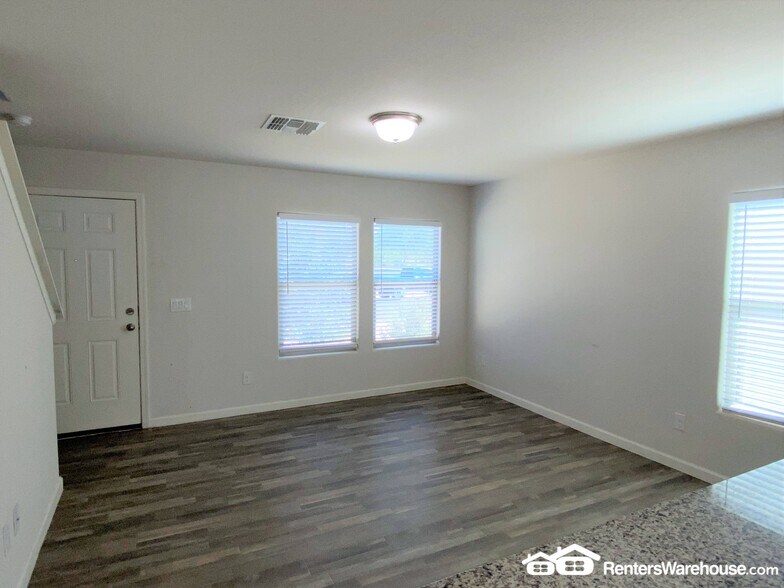 Building Photo - 335 Watson Pl